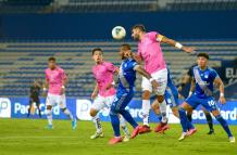 Emelec e Independiente del Valle empatan 2-2 en Guayaquil.