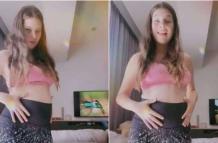 Romina Ibarra presume su barriga en videos de TikTok.