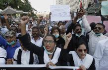 Manifestantes de Paskitán protestan contra una violación,