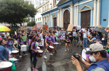 Simpatizantes conmemoran el Día de la Mujer con plantón.