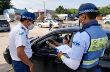 Luis Lalama, director de control de la Autoridad de Tránsito Municipal (ATM) manifestó que en la avenida Juan Tanca Marengo (norte) hasta las 09:00 de hoy sábado 24 de abril, se retuvo a ocho vehículos, cuyos conductores no cumplieron con la disposición d