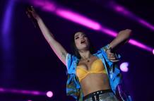 Dua Lipa se convierte en la artista más escuchada en Reino Unido.