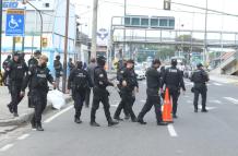 Diferentes unidades de la Policía Nacional realizan controles. En la acción también participan comandos con armas de grueso calibre