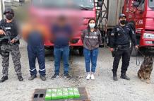 Los sospechosos puestos a órdenes de las autoridades y las evidencias entregadas al Centro de Acopio de la Policía.