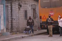 Roberto Romario Peña Sánchez fue asesinado en este callejón del Guasmo Sur. Policía realizó las pericias.