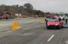 En este auto rojo viajaban las cinco víctimas.