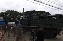 Militares ingresan a la Penitenciaría del Litoral.