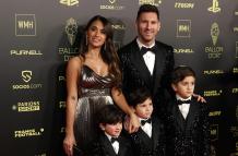 Lionel Messi, junto a su familia en la premiación del Balón de Oro.