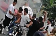 El muertito fue sentado en la moto para el último paseo por El Florón.