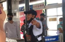 Denuncia guardia de metrovía