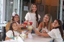 Denisse y sus hijas