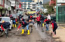 Se inicia la limpieza de sectores de La Gasca y La Comuna, afectados por el aluvión.