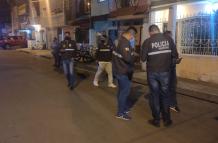 En el sector un grupo de policías investigaban lo ocurrido.