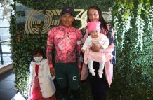 Jonathan-Caicedo-ciclismo-GirodeItalia-familia