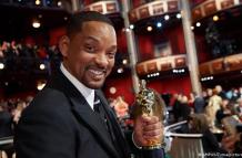 Los Óscar adelantan para el viernes reunión para fijar castigo de Will Smith