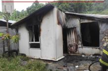 Incendio deja a dos familias sin sus casas en Vuelta Larga