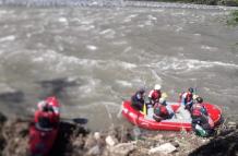 madre e hijo caen al río pastaza