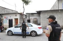 A la mañana siguiente, agentes llegaron para custodiar la escena, tras el hallazgo de la granada.