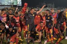 Aucas ensayó la final y ganó 2-0 ante Barcelona