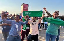 Hinchas de Arabia Saudita rebosan de alegría tras el triunfo de su selección ante Argentina