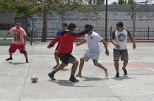 Eran épocas tradicionales en que el juego concluía tras la llamada de la madre del dueño de la pelota para todos se vayan a la casa