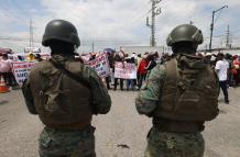 Con carteles en mano, simpatizantes de JR llegaron a la Regional para exigir su libertad.