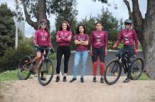 Mujeres-cicloayuda-equipo-ciclismo