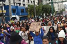 Mujeres marcharon en Quito por el Día de la Mujer.