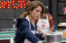 Victoria Patiño (en medio) ganó MasterChef Ecuador.