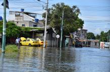 Lluvia en El Oro deja calles inundadas.