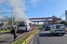 El percance con el trolebús se suscitó cerca de la intersección de las avenidas República y 10 de Agosto.