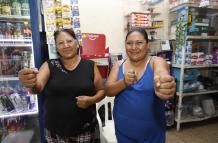 madre e hija dueñas de tienda