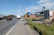 La mujer fue baleada en esta parada de bus.