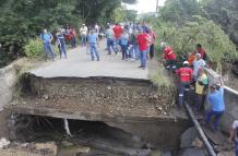 Por el colapso del puente, la comunidad no pudo ir a trabajar, estudiar o comprar alimentos.