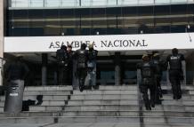 La Asamblea Nacional fue acordonada este miércoles por las Fuerzas Armadas luego de que se emitió el decreto de muerte cruzada.