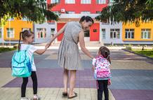 niños a la escuela