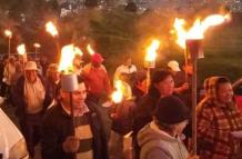 La marcha de antorchas fue organizada por moradores del occidente de Quito.