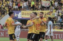 Festejo amarillo: Fernando Gaibor, Titi Ortiz, Damián Díaz y Janner Corozo en el estadio Chucho Benítez.