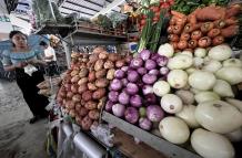 Alimentos como cebolla y tomate han encarecido.