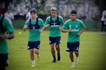 Emelec entrenó con normalidad antes de viajar a Cuenca para el cotejo de hoy.