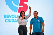 Luisa González forma dupla con Andrés Arauz para las elecciones adelantadas de agosto.