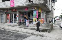 Ladrones causaron daños en la tienda del sector.