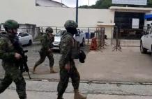 Policías y militares están controlando el centro carcelario.