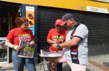 En la esquina de Portete y la 29, Iván Gómez puso en acción su teléfono y ganó  con El Ruletón Millonario de EXTRA.