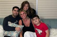 Carlina Jaume, sus hijos Raffaela, Alonso y el hijo de Allan Zenck