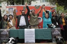 Un grupo de ambientalistas celebró el triunfo.