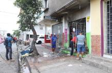 La explosión provocó un grave deterioro en el local comercial.