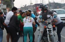 Una mujer fue baleada fuera de la cárcel regional de Guayaquil.