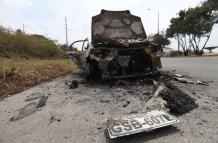 Auto incendiado via a la Costa