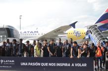 Salida de la selección hacia Bolivia desde el aeropuerto de Tababela.